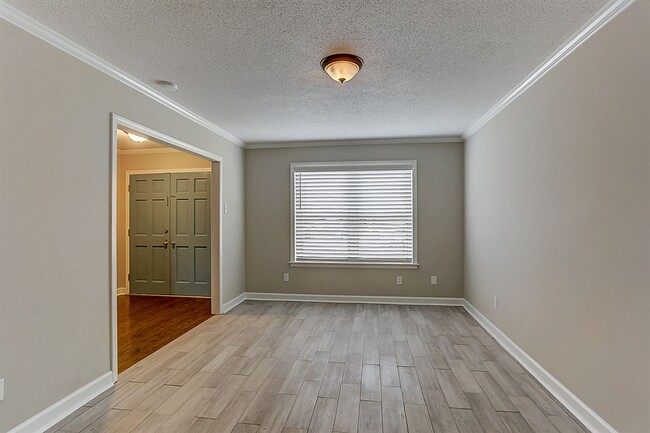 Photo - 1569 Forest Ave