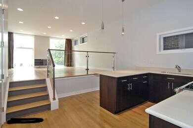 Photo - 813 N May St