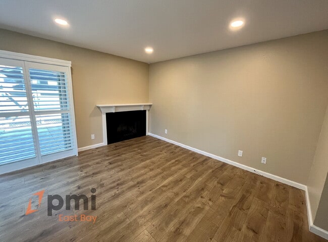 Photo - Stylish 2-Bedroom Townhouse in Prime Walnu...