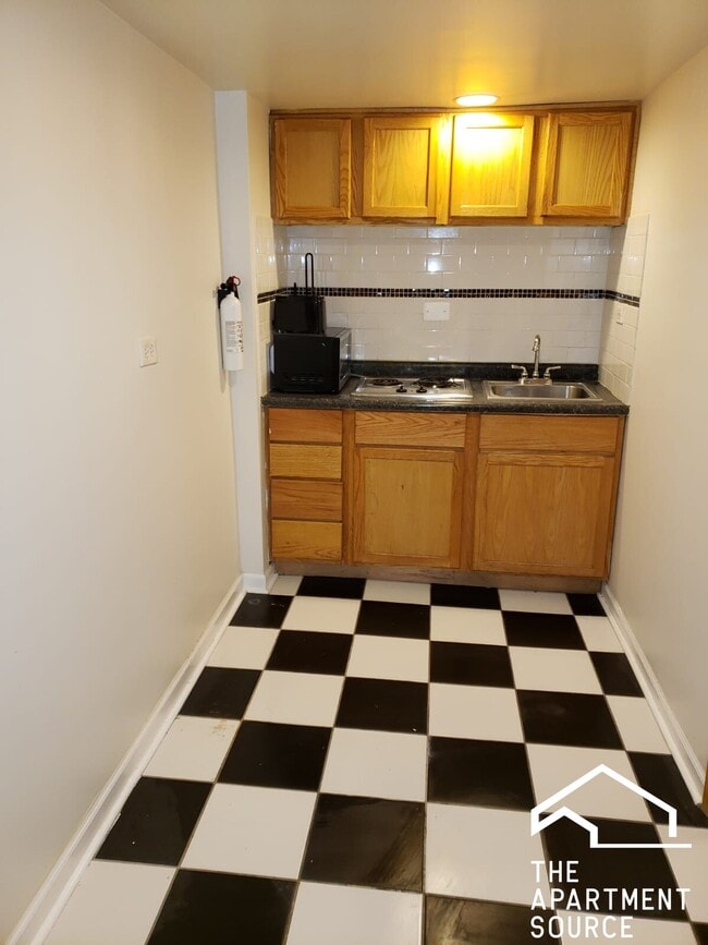 Building Photo - 2230 N Lockwood Ave Unit G