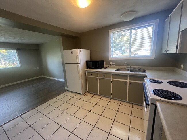 Photo - 649 Farquhar St