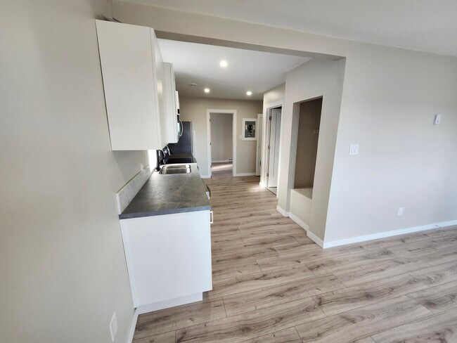 Photo - 210 Canterbury St Unit 4