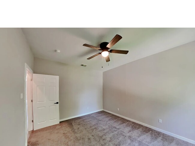 Photo - 138 Hess St