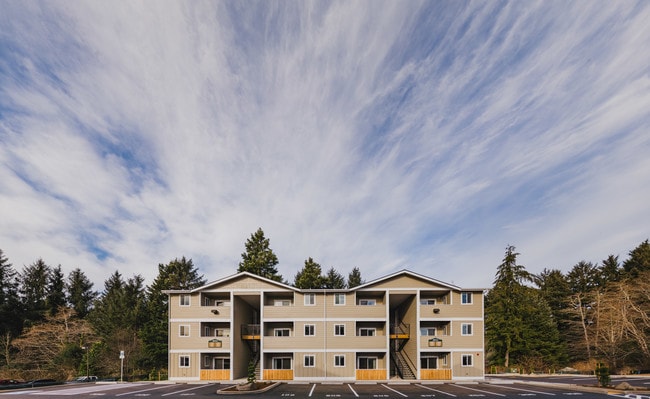 Lake Forest Commons - Lake Forest Commons Apartments