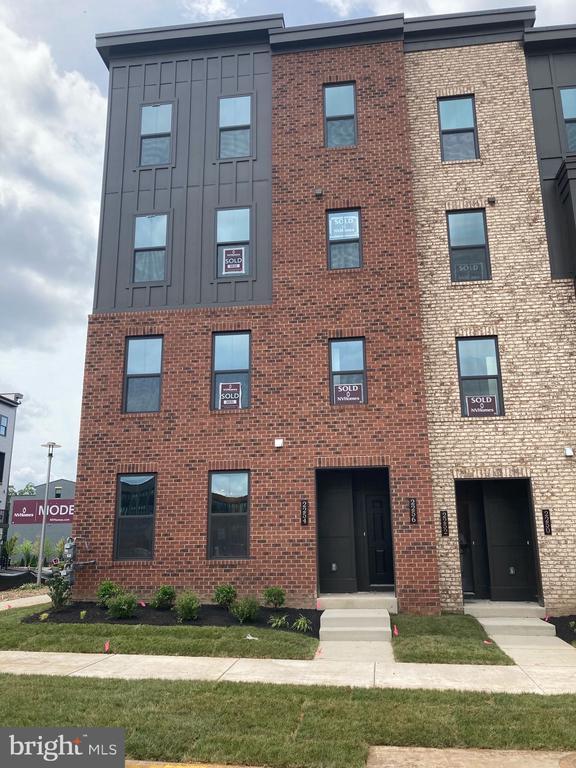 2254 Woodland Gap Terrace Townhome Townhome Rental in Herndon VA