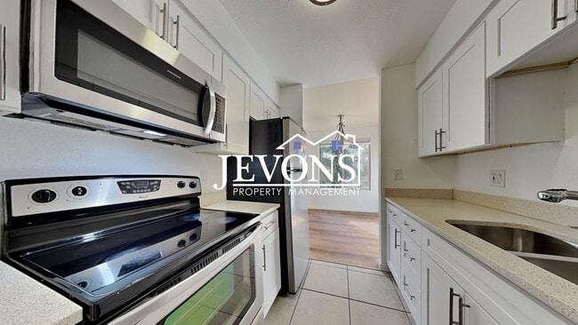Building Photo - 2-bedroom home with water, sewer, and garb...