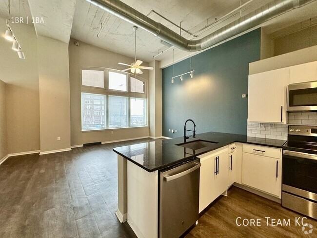 Building Photo - 1 Bedroom Loft Right by the River Market! Unit 107