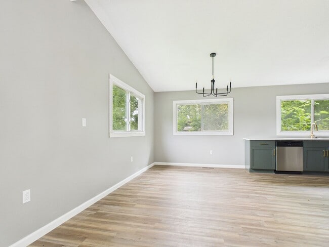Photo - 808 E Clark St