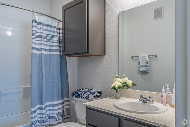 2BR, 2BA - 850SF