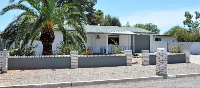 Photo - 5044 E Adams St