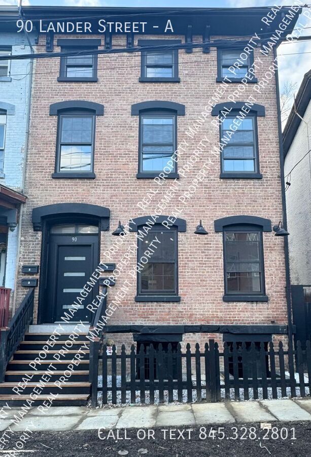 Real Estate Listing: Newly Renovated Studi... - Real Estate Listing: Newly Renovated Studi... Apartment Unit A