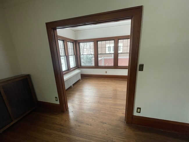 front sunroom - 1560 Lincoln Ave Unit 1