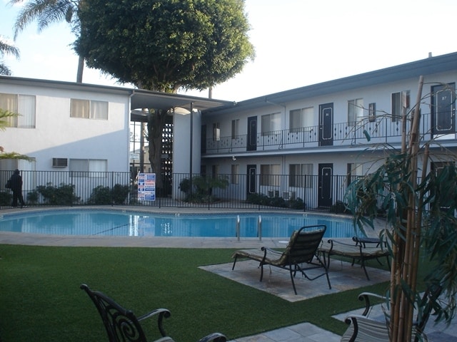 Pool - The Brentwood