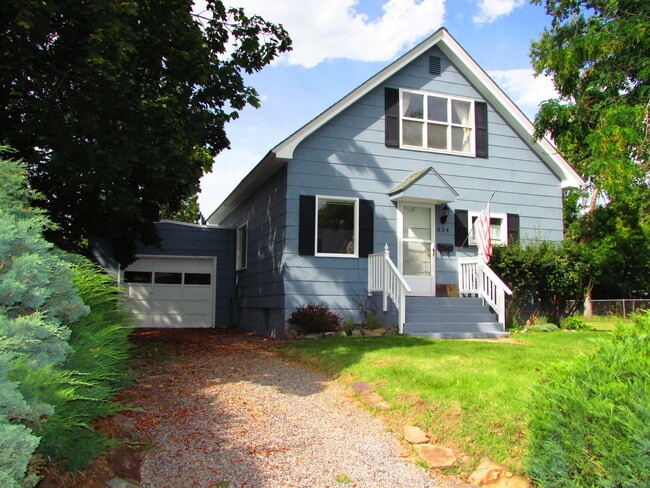 Building Photo - Beautiful Home with a Garage and Partially Fenced Yard
