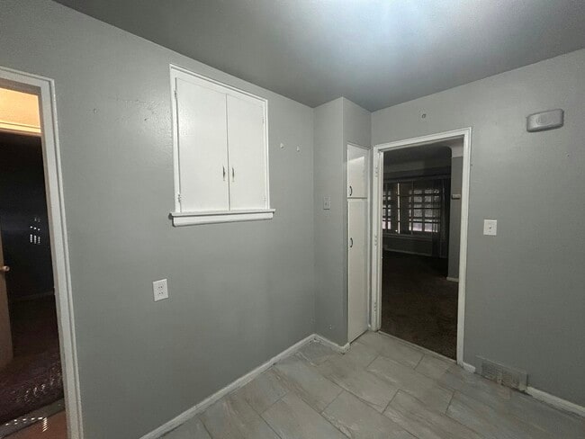 Photo - 9961 Vaughan St