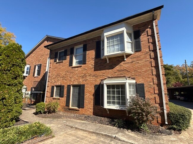 Building Photo - King John Condos Unit A