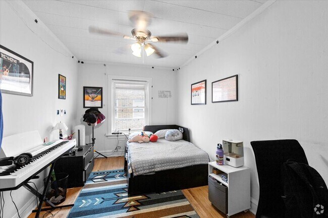 Building Photo - 652 W Oakdale Ave Unit 3N Rental