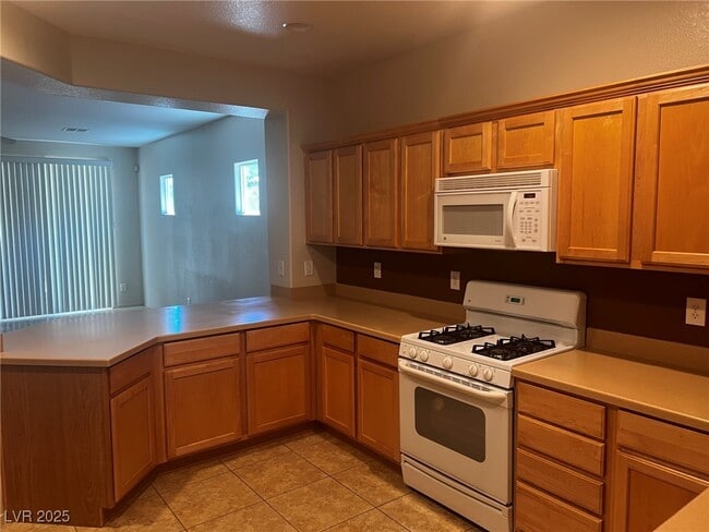 Photo - 2747 Lochleven Way