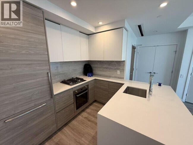 Photo - 680 Quayside Dr