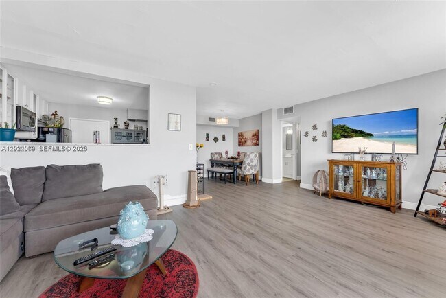Photo - 2025 NE 164th St Unit 808
