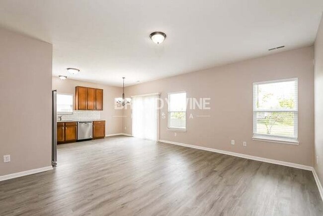 Photo - 1406 Graybark St