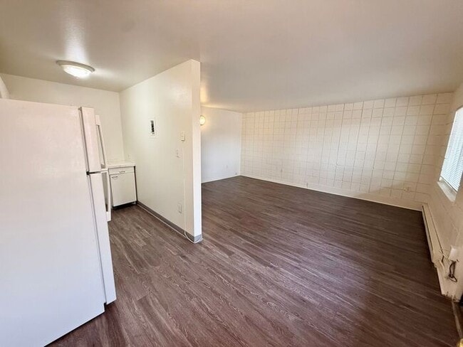 Photo - Hot Deal! 1-Bedroom Apartment Across from City Park – First Month Free or $100 Off