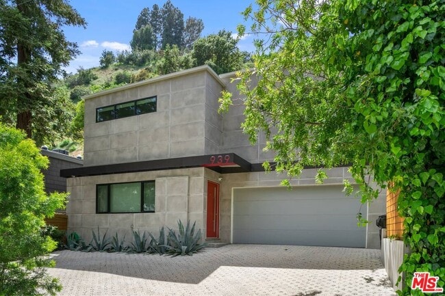 Building Photo - 939 N Beverly Glen Blvd