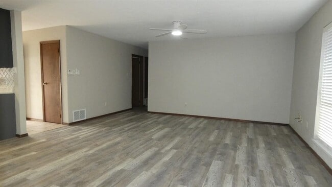 Photo - 6404 NW Birch Ave