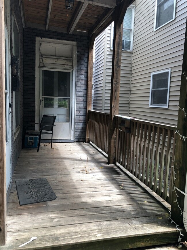 Photo - Spacious 4 bdrm/2 bath Home Located in Richmond's Fan District w/Balcony!!  Walking Distance to V...