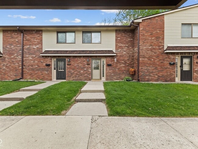 Building Photo - 968 Greenwood Trail W Dr