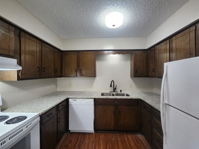 Photo - 1400 N Perkins Rd