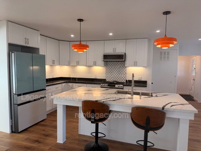 Photo - 1249 Davis Ave