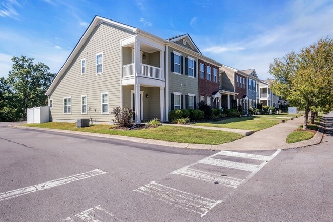 Photo - 2031 Hemlock Dr