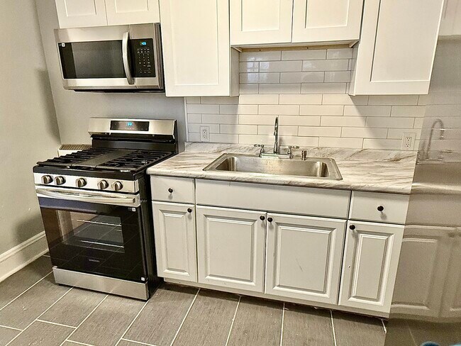 Building Photo - Clifton Manor Rental