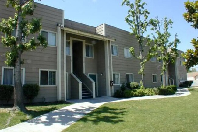 Village Square - Village Square Apartments