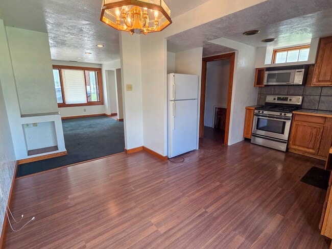 Building Photo - 610 Dawson St Rental