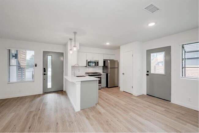 Photo - 902 Airoso Cove