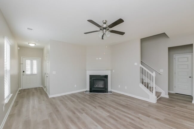 Photo - 2913 Warwick Ct