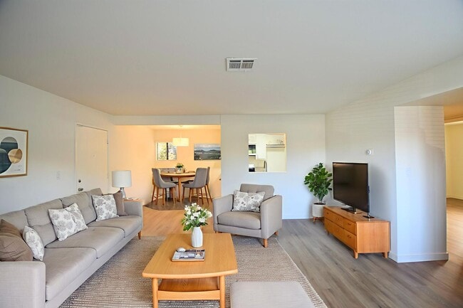 Photo - 5617 Woodman Ave Unit 101