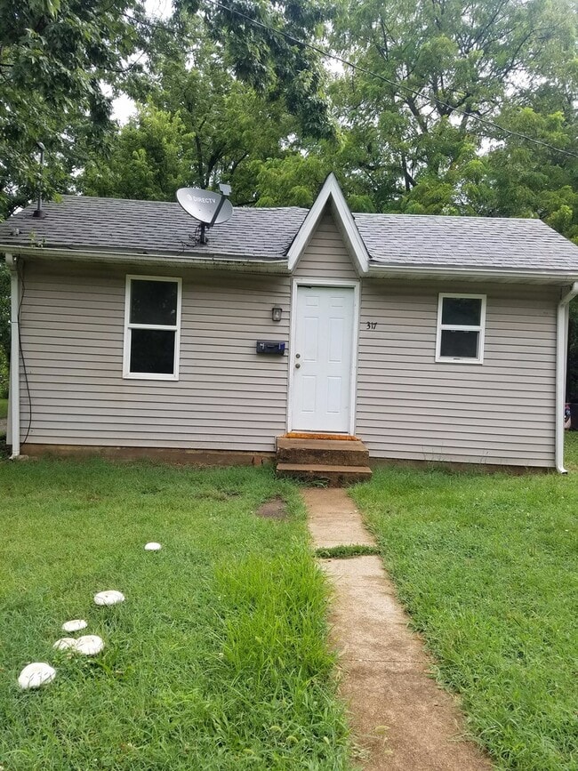 Building Photo - 2 BEDROOM 1 BATHROOM HOUSE FOR RENT