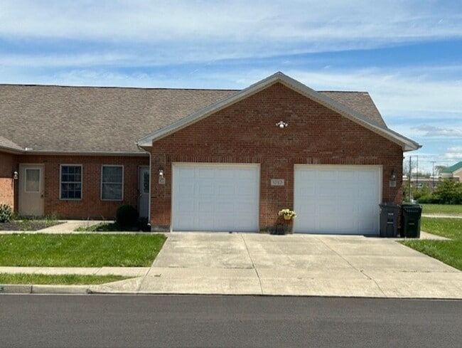 Building Photo - Coming soon! 2 Bedroom, Ranch Townhome with Garage! Unit 1023-D Laurel Tree Ct