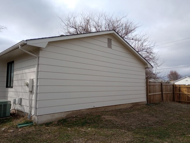 Building Photo - 1321 W 45th St S Rental