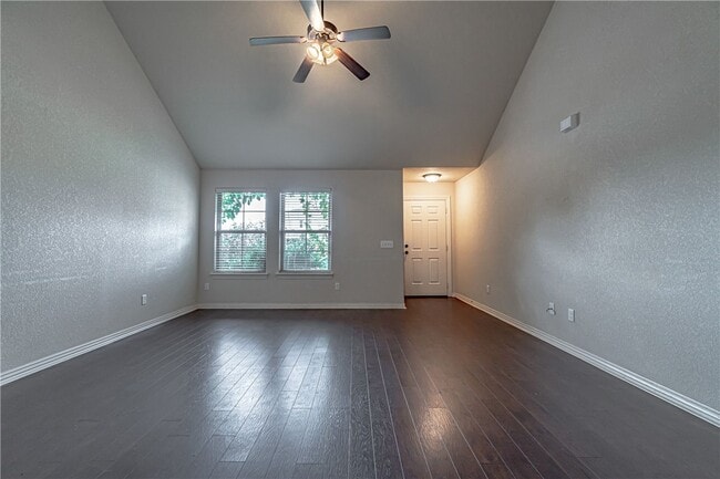 Building Photo - 926 Kensington Dr