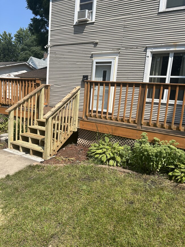 Deck - 316 E Spring St Casa