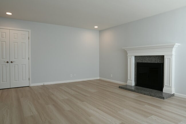Building Photo - 145 Evergreen Way
