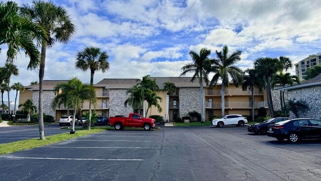 Building Photo - 2400 S Ocean Dr Unit 722