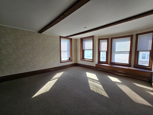 Building Photo - 209 E Market St Unit 2nd Fl-F