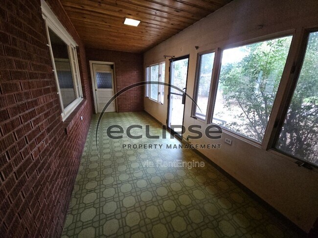 Photo - 102 Poncha Ave