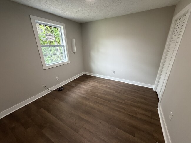 Photo - 909 Blue Ridge Dr