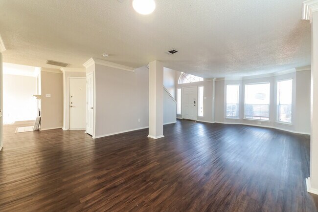 Photo - 5909 Iris Dr